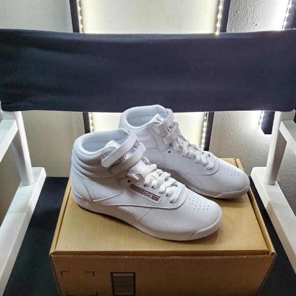 reebok women's freestyle hi walking shoe